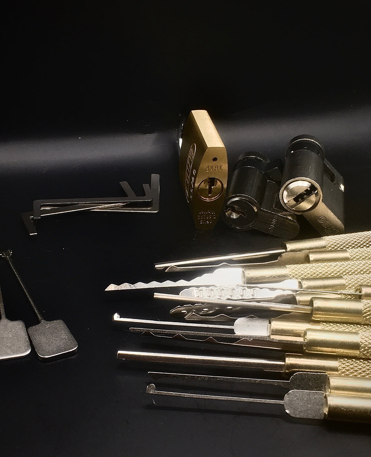 Professional Lock Pick Kit – 20 Picks & 2 Bypass Tools